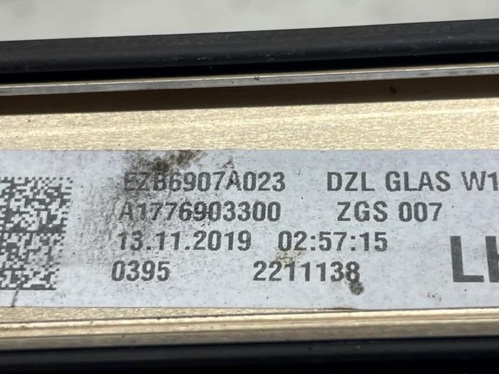 Takstripe, vänster från en Mercedes-Benz A (177.0) 2.0 A-220 Turbo 16V 2020