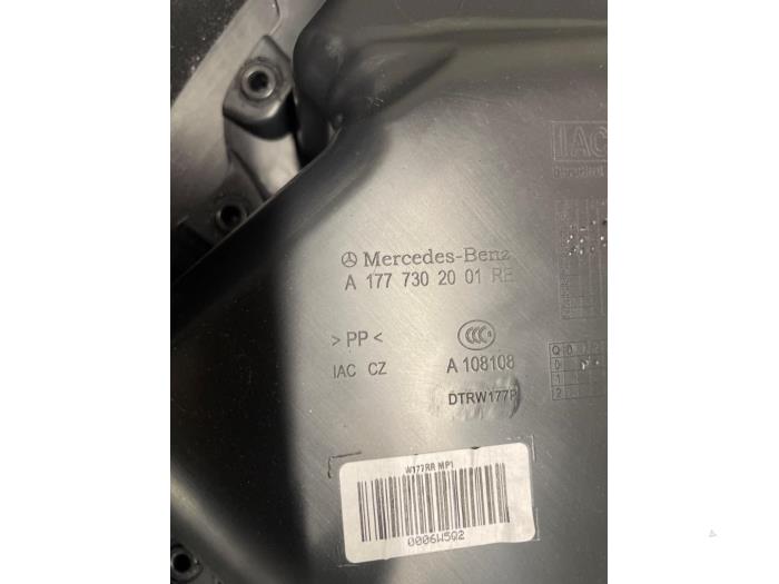 List, bakdörr, 4-dörrars, höger från en Mercedes-Benz A (177.0) 2.0 A-220 Turbo 16V 2020