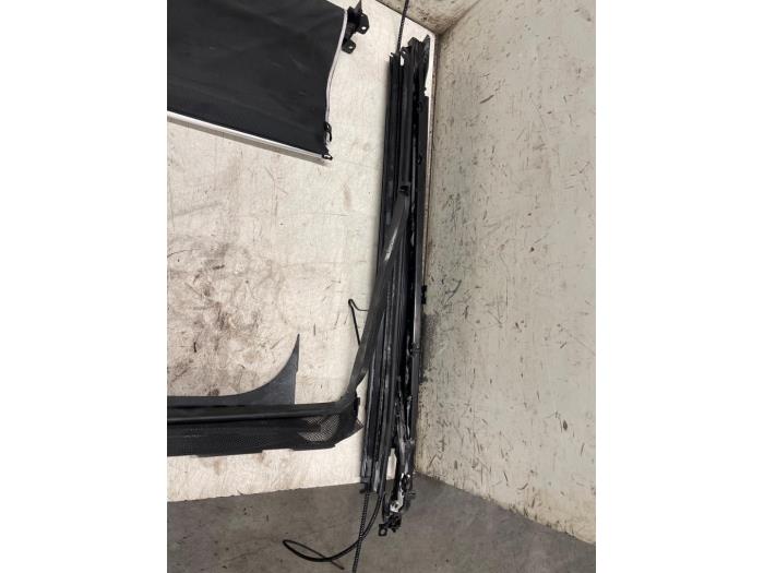 Mekanism, soltak från en Mercedes-Benz A (177.0) 2.0 A-220 Turbo 16V 2020