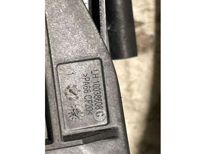 Mekanism, soltak från en Mercedes-Benz A (177.0) 2.0 A-220 Turbo 16V 2020