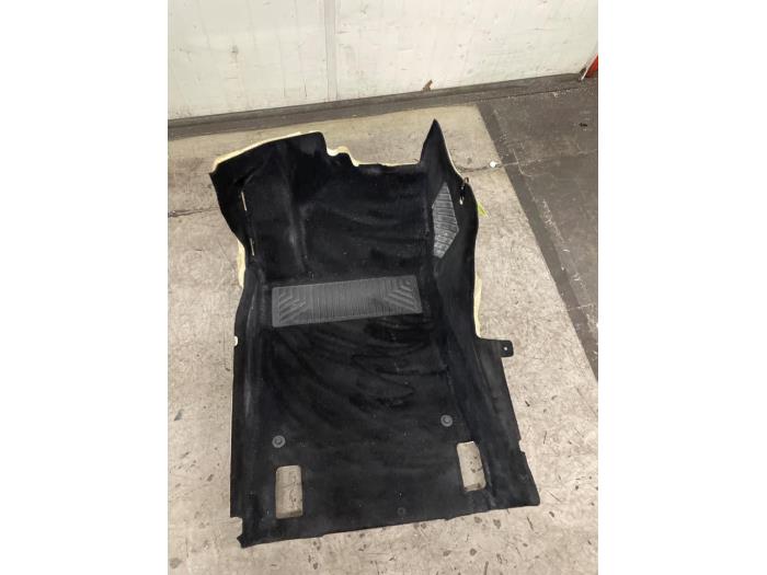 Matta från en Mercedes-Benz A (177.0) 2.0 A-220 Turbo 16V 2020