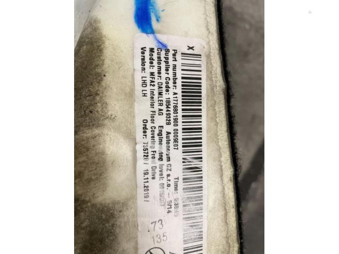 Matta från en Mercedes-Benz A (177.0) 2.0 A-220 Turbo 16V 2020