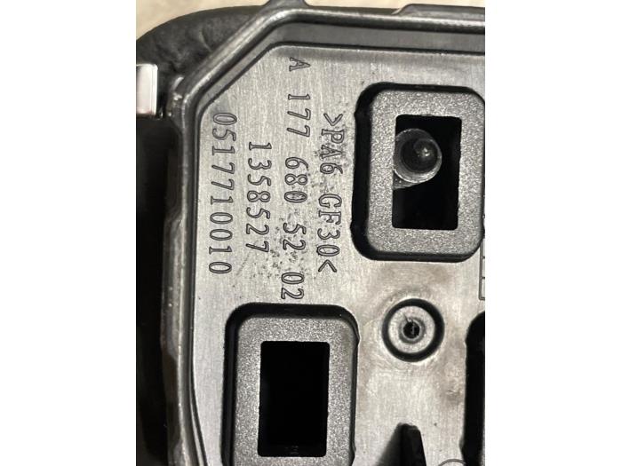 Växelspaksknopp från en Mercedes-Benz A (177.0) 2.0 A-220 Turbo 16V 2020