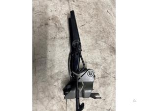 Begagnade Gångjärn, motorhuv Volkswagen Up! (121) 1.0 12V 60 Pris € 50,00 Marginaltabell erbjuds av Autodemontage van de Laar