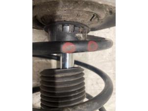 Gebruikte Mac Phersonpoot rechts-voor Mercedes C Estate (S204) 1.6 C-180K 16V BlueEfficiency Prijs € 100,00 Margeregeling aangeboden door Autodemontage van de Laar