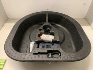 Begagnade Däckreparationssats Ford Focus 3 Wagon 1.0 Ti-VCT EcoBoost 12V 125 Pris på förfrågan erbjuds av Autodemontage van de Laar