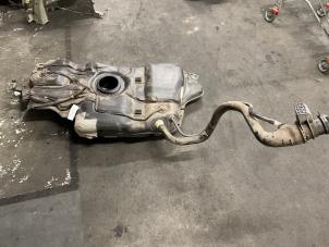 Gebruikte Tank Peugeot 5008 II (M4/MC/MJ/MR) 1.2 12V e-THP PureTech 130 Prijs € 175,00 Margeregeling aangeboden door Autodemontage van de Laar