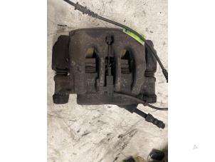 Begagnade Främre bromsok, vänster Volkswagen Crafter 2.0 TDI 16V Pris € 90,75 Inklusive moms erbjuds av Autodemontage van de Laar