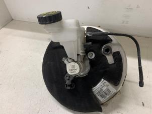 Begagnade Bromsservo Peugeot 5008 II (M4/MC/MJ/MR) 1.2 12V e-THP PureTech 130 Pris på förfrågan erbjuds av Autodemontage van de Laar