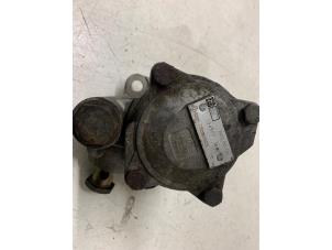 Gebruikte Pomp Servo Opel Movano (4A1; 4A2; 4B2; 4B3; 4C2; 4C3) 2.8 DTI Kat. Prijs op aanvraag aangeboden door Autodemontage van de Laar