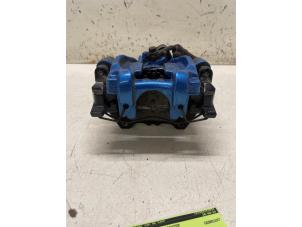 Używane Zacisk hamulcowy lewy tyl Audi A3 Sportback (8VA/8VF) 1.4 TFSI 16V e-tron Cena € 125,00 Procedura marży oferowane przez Autodemontage van de Laar