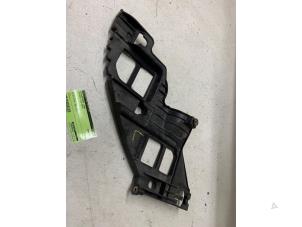 Begagnade Strålkastarram, vänster Volkswagen Golf VI (5K1) 1.6 TDI 16V Pris på förfrågan erbjuds av Autodemontage van de Laar