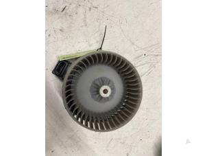 Begagnade Fläktmotor för uppvärmning och ventilation Suzuki Swift (ZA/ZC/ZD1/2/3/9) 1.3 VVT 16V Pris € 35,00 Marginaltabell erbjuds av Autodemontage van de Laar