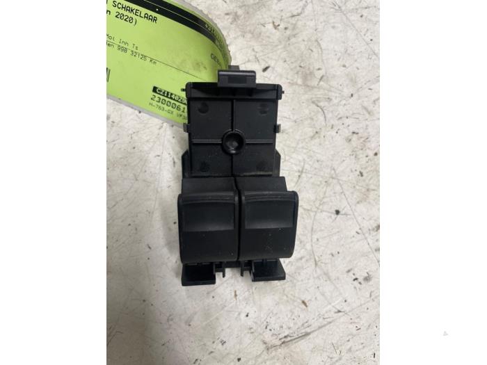 Brytare, eldrivna fönster från en Peugeot 108 1.0 12V VVT-i 2020