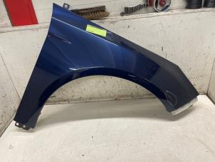 Używane Blotnik prawy przód Ford Focus 3 1.0 Ti-VCT EcoBoost 12V 100 Cena € 125,00 Procedura marży oferowane przez Autodemontage van de Laar