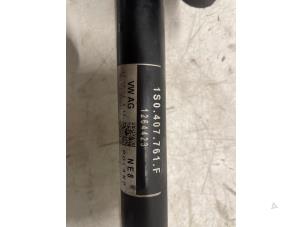 Begagnade Drivaxel, vänster fram Volkswagen Up! (121) 1.0 12V 60 Pris € 50,00 Marginaltabell erbjuds av Autodemontage van de Laar