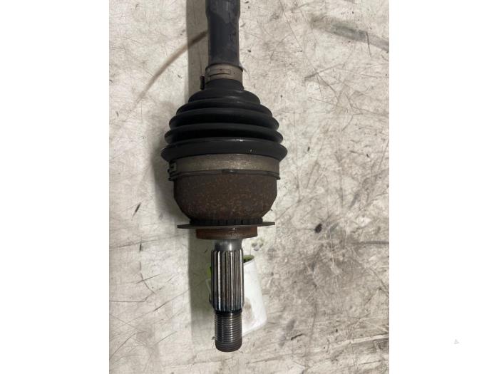 Drivaxel, höger fram från en Volkswagen Up! (121) 1.0 12V 60 2020