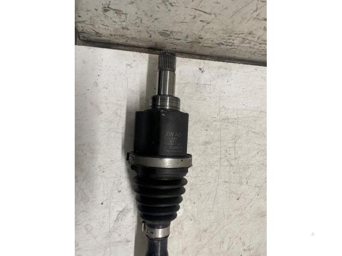 Drivaxel, höger fram från en Volkswagen Up! (121) 1.0 12V 60 2020
