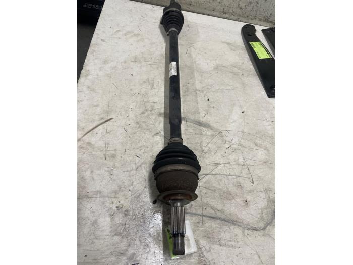 Drivaxel, höger fram från en Volkswagen Up! (121) 1.0 12V 60 2020