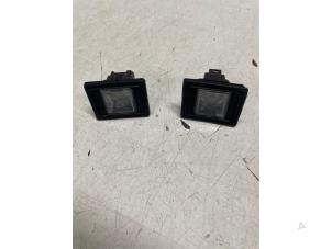 Gebruikte Kenteken Verlichting Mercedes A Limousine (177.1) 1.3 A-200 Turbo Prijs € 30,00 Margeregeling aangeboden door Autodemontage van de Laar