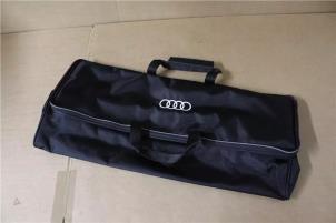 Nowe Schowek Audi e-tron GT (F83) Cena na żądanie oferowane przez Autodemontage van de Laar