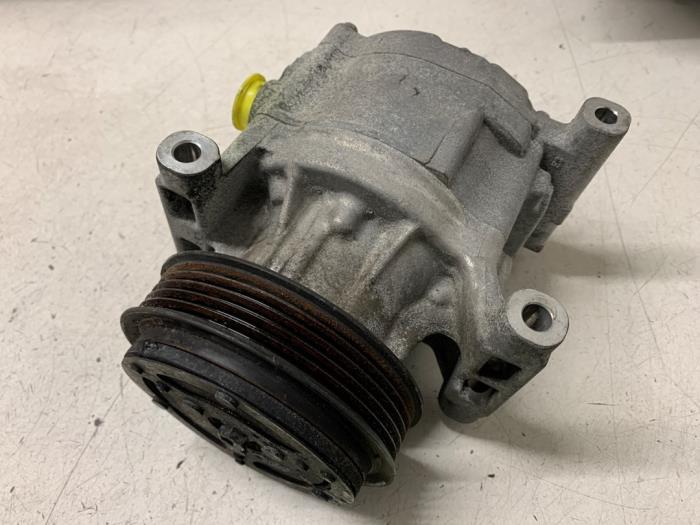 Luftkonditioneringspump från en Abarth 500C/595C/695C 1.4 T-Jet 16V 2011