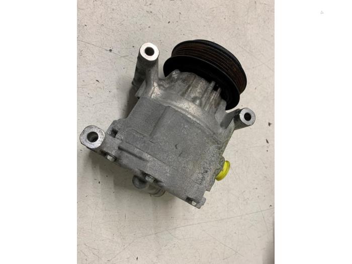 Luftkonditioneringspump från en Abarth 500C/595C/695C 1.4 T-Jet 16V 2011