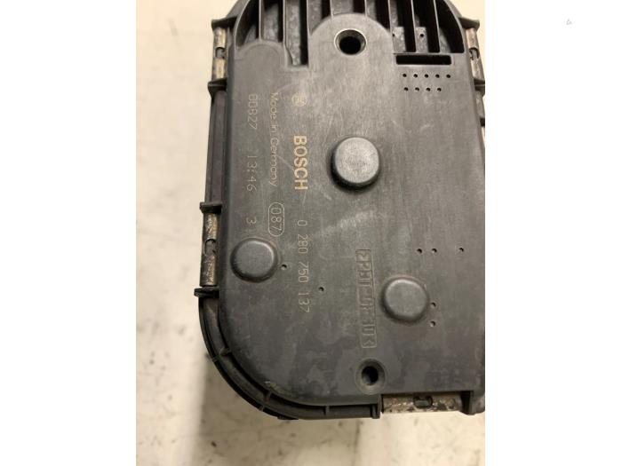 Spjällhus från en Abarth 500C/595C/695C 1.4 T-Jet 16V 2011