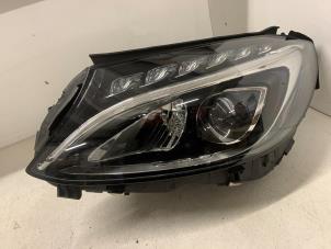 Begagnade Strålkastare, vänster Mercedes C (W205) C-180 1.6 16V Pris € 500,00 Marginaltabell erbjuds av Autodemontage van de Laar
