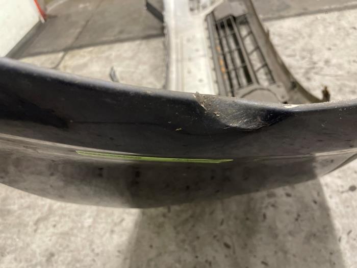 Främre stötfångare från en Ford Focus C-Max 1.6 16V Ti-VCT 2007