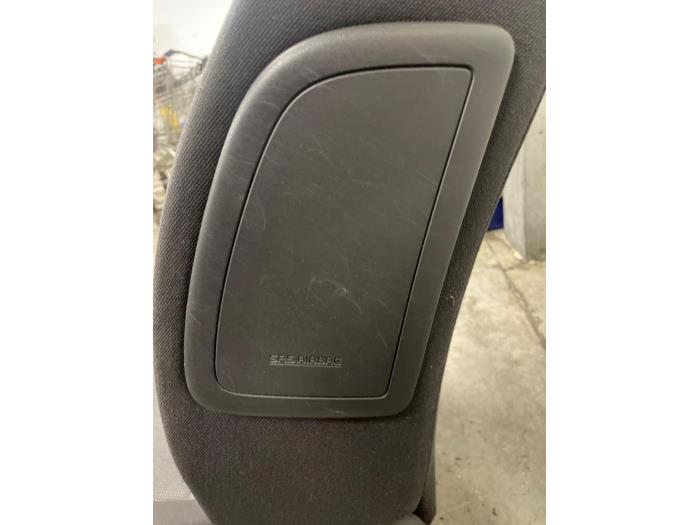 Stoel links van een Opel Agila (B) 1.0 12V 2011