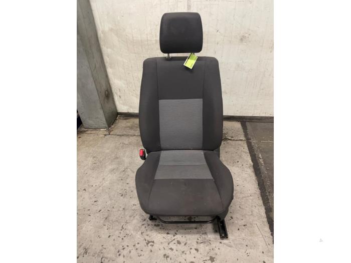 Stoel links van een Opel Agila (B) 1.0 12V 2011