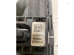 Begagnade Kylfläktshus Skoda Superb Combi (3V5) 2.0 TDI Pris € 225,00 Marginaltabell erbjuds av Autodemontage van de Laar