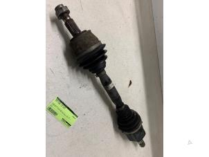 Begagnade Drivaxel, vänster fram Opel Combo 1.6 CDTI 16V Pris € 70,00 Marginaltabell erbjuds av Autodemontage van de Laar