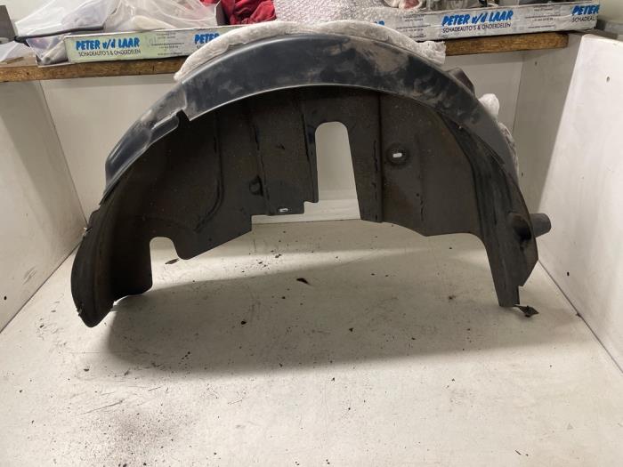 Isolering, hjulhus från en Opel Crossland (X) 1.2 Turbo 12V 2021