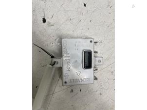 Begagnade Navigeringsmodul Renault Clio IV (5R) 1.6 Turbo 16V RS 200 EDC Pris € 35,00 Marginaltabell erbjuds av Autodemontage van de Laar