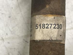 Używane Os napedowa lewy przód Fiat Grande Punto (199) 1.3 JTD Multijet 16V 85 Actual Cena € 40,00 Procedura marży oferowane przez Autodemontage van de Laar