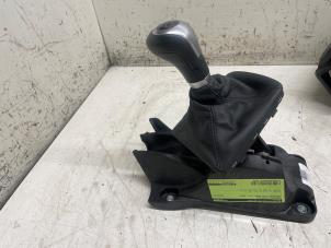 Gebruikte Versnellingspook Mercedes A (W176) 1.6 A-180 16V Prijs € 60,00 Margeregeling aangeboden door Autodemontage van de Laar