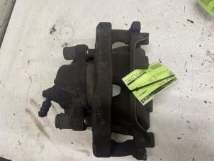 Używane Zacisk hamulcowy lewy przód Citroen Jumpy 2.0 Blue HDI 120 Cena € 50,00 Procedura marży oferowane przez Autodemontage van de Laar