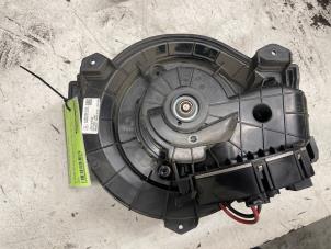 Begagnade Fläktmotor för uppvärmning och ventilation Mercedes Sprinter 3,5t (907.6/910.6) 316 CDI 2.1 D RWD Pris € 90,00 Marginaltabell erbjuds av Autodemontage van de Laar