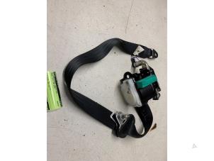 Begagnade Främre säkerhetsbälte, höger Suzuki Alto 1.0 12V Pris € 75,00 Marginaltabell erbjuds av Autodemontage van de Laar