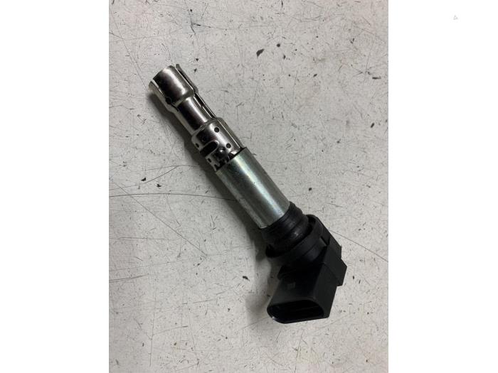 Bobine van een Volkswagen Polo IV (9N1/2/3) 1.4 16V 2006