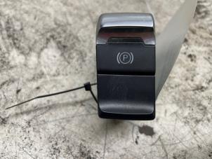 Begagnade Brytare, parkeringsbroms Audi A4 Avant (B8) 1.8 TFSI 16V Pris € 10,00 Marginaltabell erbjuds av Autodemontage van de Laar