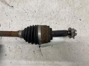 Begagnade Drivaxel, vänster fram Mitsubishi Space Star (A0) 1.0 12V Pris € 70,00 Marginaltabell erbjuds av Autodemontage van de Laar