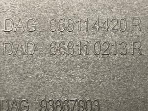 Gebruikte Paravent Renault Trafic (1FL/2FL/3FL/4FL) 1.6 dCi 95 Prijs € 50,00 Margeregeling aangeboden door Autodemontage van de Laar