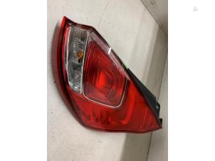 Gebruikte Achterlicht rechts Ford Fiesta 6 (JA8) 1.0 Ti-VCT 12V 65 Prijs € 50,00 Margeregeling aangeboden door Autodemontage van de Laar