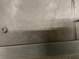 Używane Zderzak przedni Ford Fiesta 5 (JD/JH) 1.3 Cena € 100,00 Procedura marży oferowane przez Autodemontage van de Laar