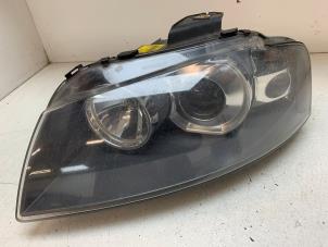 Begagnade Strålkastare, vänster Audi A3 Sportback (8PA) 2.0 TDI 16V Pris € 200,00 Marginaltabell erbjuds av Autodemontage van de Laar