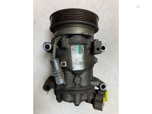 Begagnade Luftkonditioneringspump Renault Clio III (BR/CR) 1.4 16V Pris € 100,00 Marginaltabell erbjuds av Autodemontage van de Laar