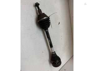 Begagnade Drivaxel, vänster fram Volkswagen Scirocco (137/13AD) 1.4 TSI 122 16V Pris € 50,00 Marginaltabell erbjuds av Autodemontage van de Laar